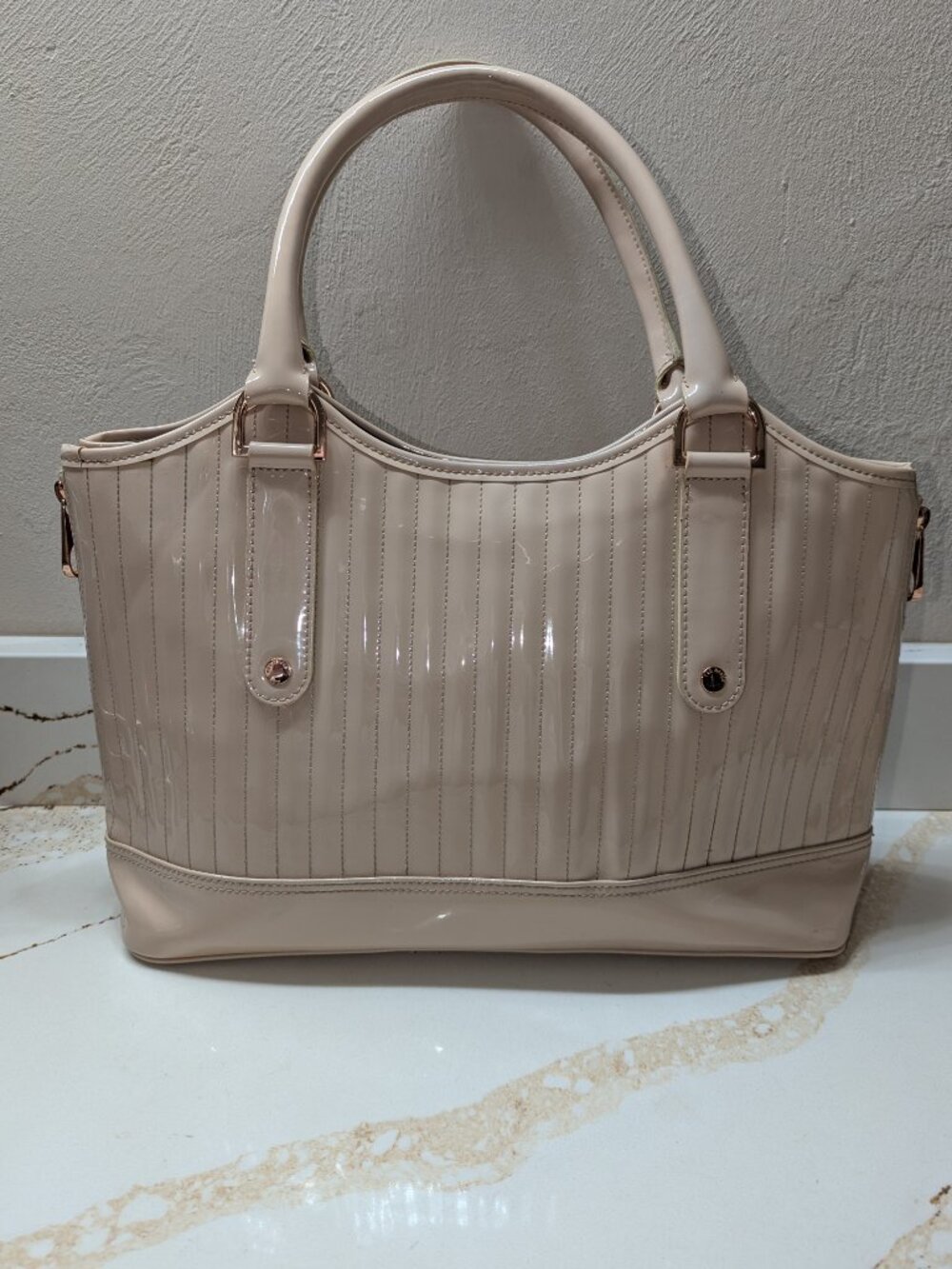 Ted Baker patent leather large bag. EUC! - Picture 15 of 15